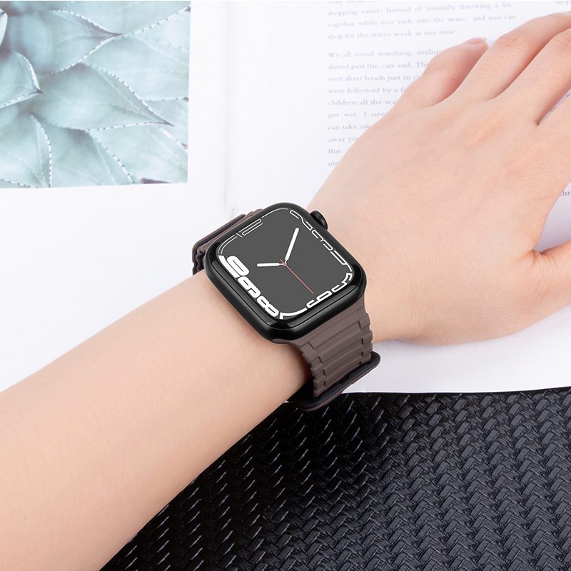 apple-watch-42-44-45-49-mm-hoco-wa06-flexibilis-magneses-szilikon-szij-kave-fekete_2.jpg