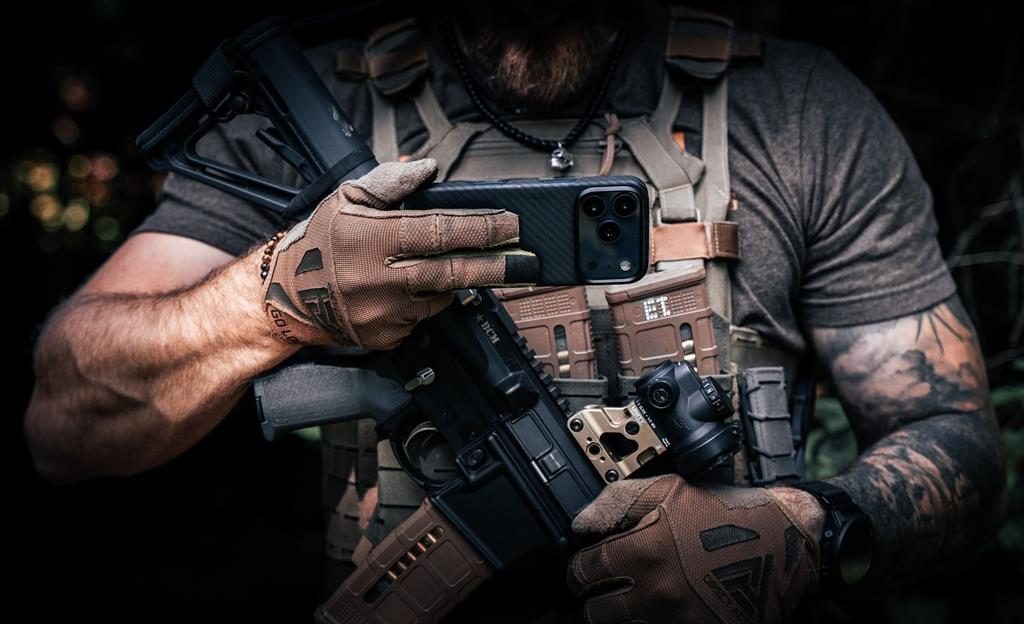 apple-iphone-17-tactical-magforce-aramid-magsafe-hatlap-tok-fekete_4.jpg